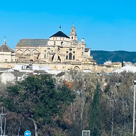 Duplex Junto Al Puente Con Terraza Y Parking Privado A 5m Del Teatro De La Axerquia De Apartman Córdoba